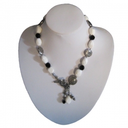 Silver Necklace With White Coral & Agate