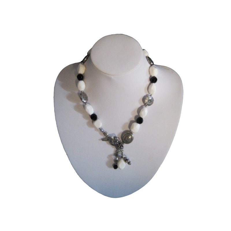 Silver Necklace With White Coral & Agate